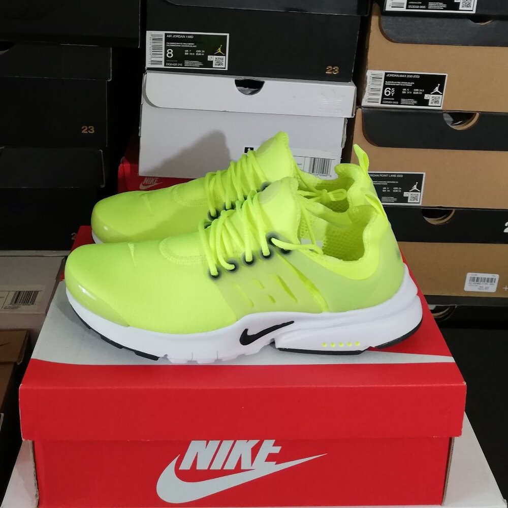 NIKE AIR PRESTO VOLT GREEN/WHITE WOMEN'S US SIZE 8.5 NEW IN BOX "SIZES 7.5-8.5"